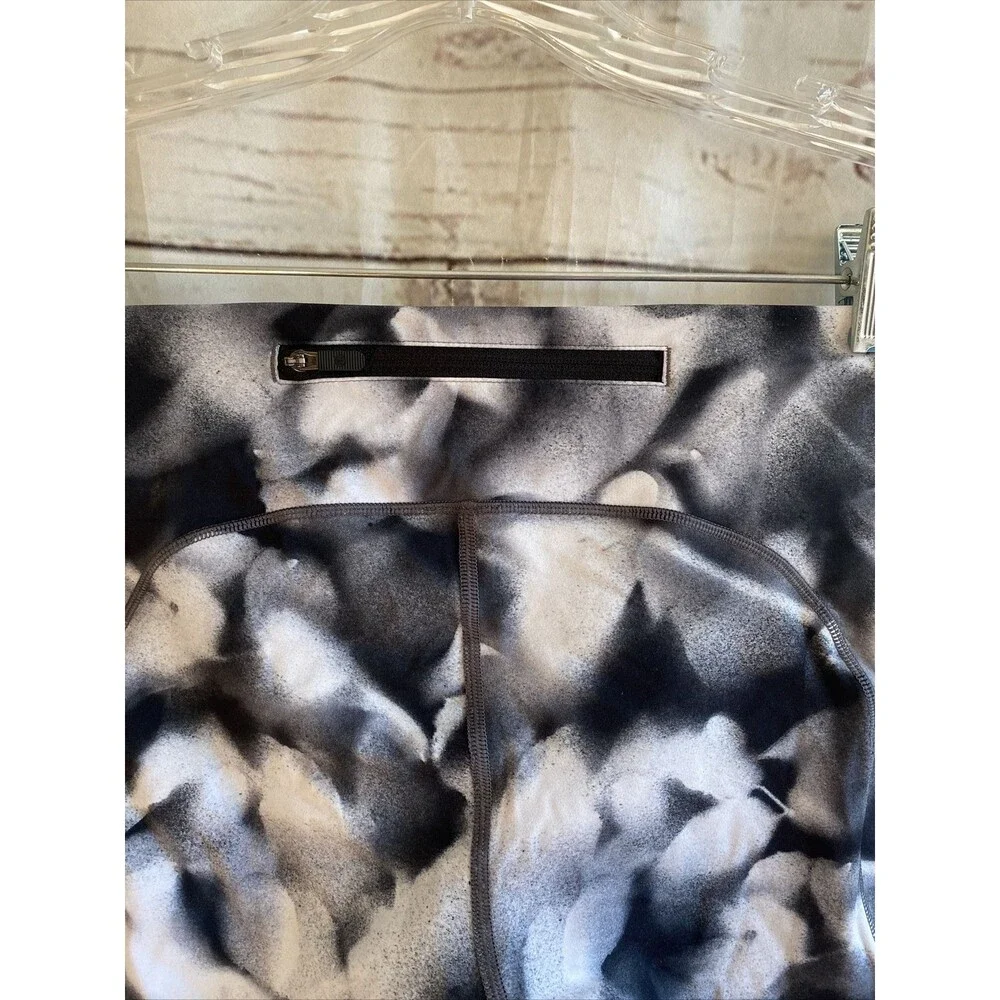 RARE Lululemon  INSPIRE Tight NWOT BLACK CLOUD TIE DYE  6 RUN Crop